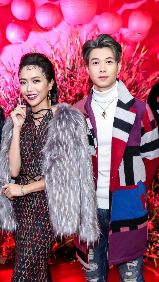 Riêng Anh Tú được nhiều người nhận xét là sở hữu gương mặt giống diễn viên Cổ Cự Cơ của "Tân dòng sông ly biệt".