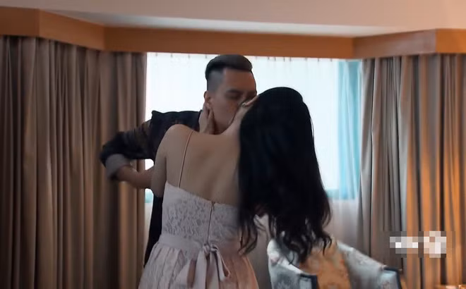 "Rồi 1 ngày nào đó trẻ con xem phim rồi học theo sẽ hư hỏng cả thế hệ..." là chia sẻ của độc giả có nickname Dũng.