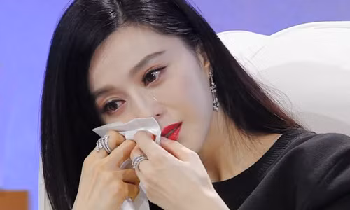 Mặc dù MC trên đã gửi lời xin lỗi và rút lại bài viết của mình nhưng cục thuế vẫn tiến hành kiểm tra công ty của Phạm Băng Băng để đưa ra kết luận cuối cùng. Cũng trong thời gian này, Phạm Băng Băng lại bị đồn tự nguyện từ bỏ quốc tịch Trung Quốc, chuyển toàn bộ tiền tiết kiệm sang Mỹ cùng vị hôn phu Lý Thần. Cô còn được cho là thua bạc ở Las Vegas. Ngoài ra, Phạm Băng Băng còn bị nghi ngờ lộ ảnh nóng với người đàn ông lạ, tiếp tục bị tố không phải là chị gái mà là mẹ ruột của Phạm Thừa Thừa…