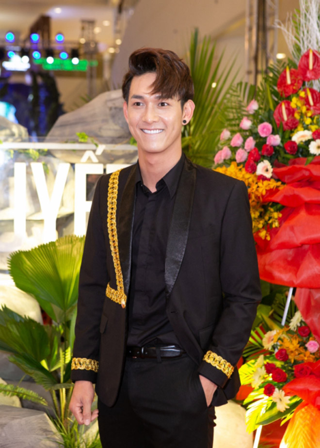 Được biết đến là một ca sĩ, trong vai chính đầu tay, Song Luân cũng được đánh giá làm tròn vai Tâm, bị câm điếc bẩm sinh. Trước đó, Song Luân gây chú ý với cảnh nóng trước mặt "Mẹ chồng" Thanh Hằng.