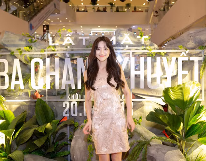 Nhân tố lạ trong phim diễn viên người Thái Lan Nene. Do không biết tiếng Việt nên cô khá vất vả học thuộc lời thoại.