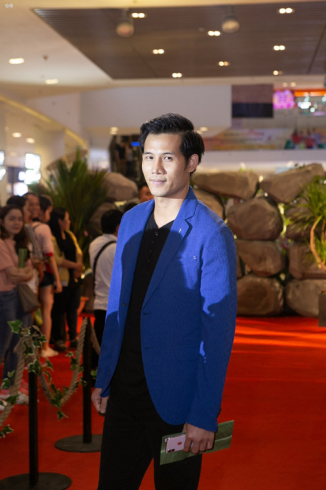 Diễn viên Thanh Thức trong bộ vest lịch lãm.