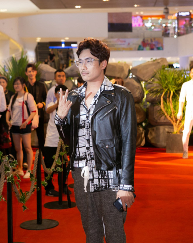 Sau thành công của Em chưa 18, Kiều Minh Tuấn tiếp tục nhận nhiều phim điện ảnh. Trong phim Lật Mặt 3 của Lý Hải, bạn trai Cát Phượng vào vai chàng trai bị tật, không đi lại được và bị thất lạc mẹ từ nhỏ.