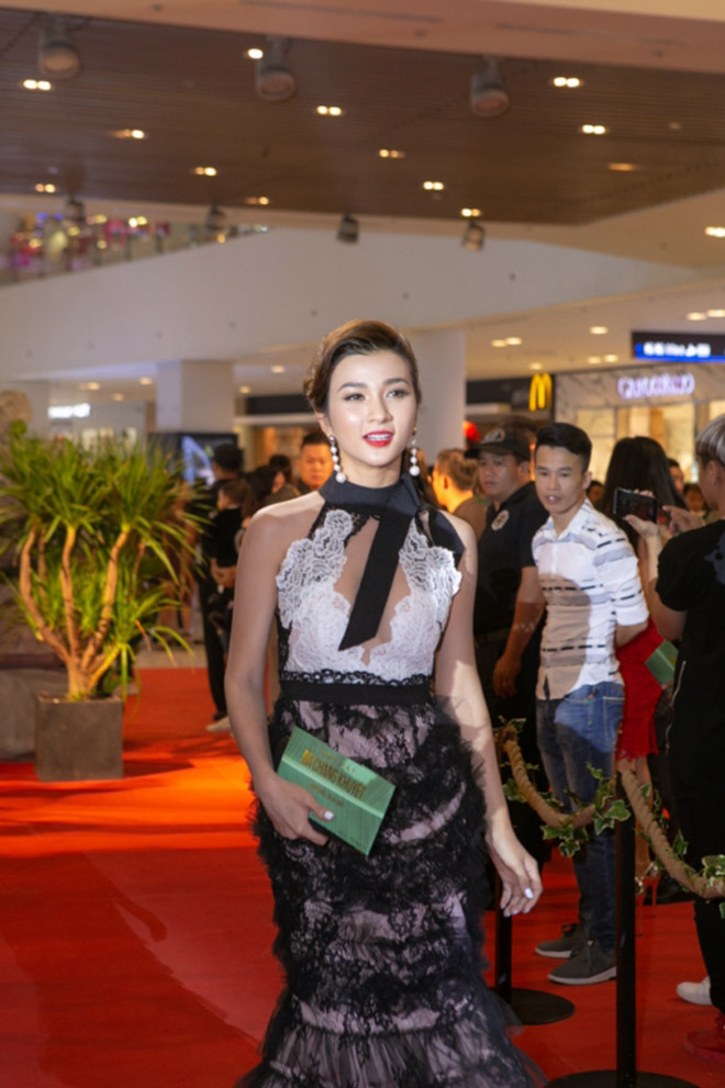 Diễn viên Kim Tuyến. Tham gia vào một bộ phim truyền hình gần đây, nữ diễn viên tiết lộ "vừa run, vừa sợ" khi đóng cảnh nóng với Nhan Phúc Vinh.