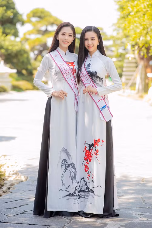 Bùi Phương Nga đọ sắc cùng Thúy An.