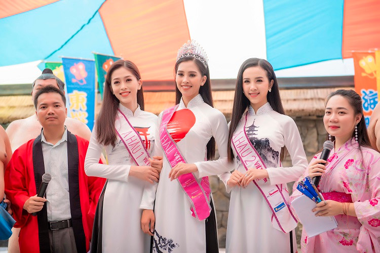 Xuất hiện tại Lễ hội, Top 3 Hoa hậu Việt Nam 2018 góp phần quảng bá, giới thiệu nét văn hoá Việt Nam thông qua vẻ đẹp và trang phục truyền thống của người phụ nữ.