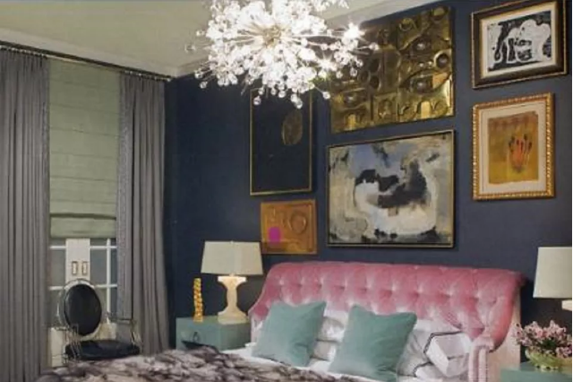 Chiếc đèn chùm pha lê sẽ làm sáng bừng cả căn phòng.