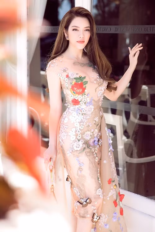 Cận vẻ đẹp gợi cảm mà vẫn thanh lịch, sang trọng của Lý Nhã Kỳ tại Pháp.