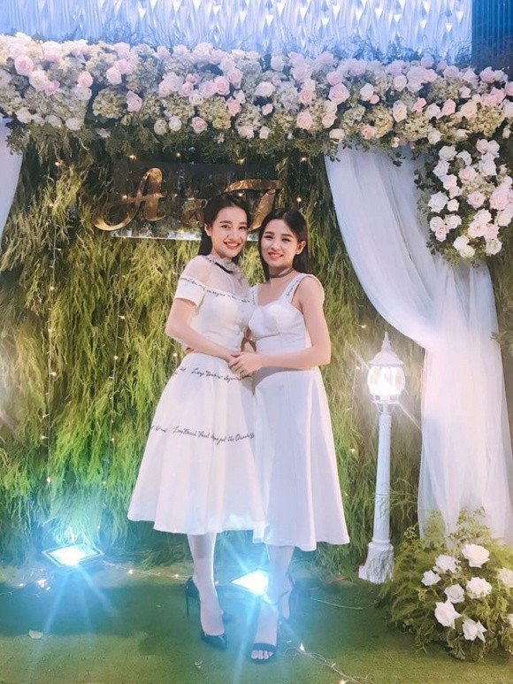 Đám cưới của em gái Nhã Phương được tổ chức vào tối 1/8.