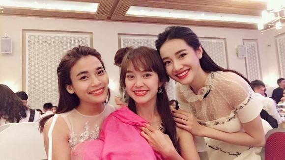 Nhã Phương rạng rỡ trong đám cưới của em gái.