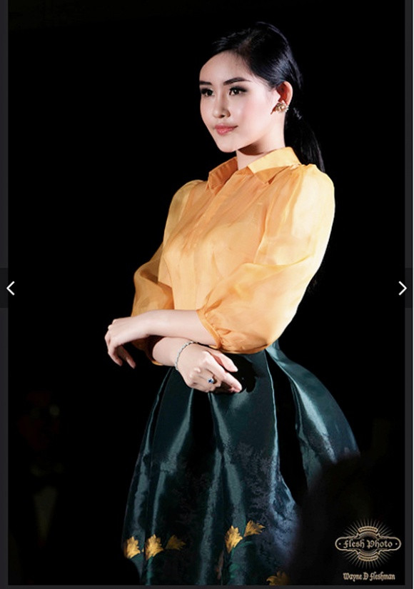 Lê Âu Ngân Anh là mỹ nhân Việt hiếm hoi từ trước đến nay được xuất hiện trên thảm đỏ của show diễn tiền Oscar với tư cách khách mời chính thức và cô còn giữ vai trò vedette trong show diễn của nhà thiết kế Patrick Phạm.