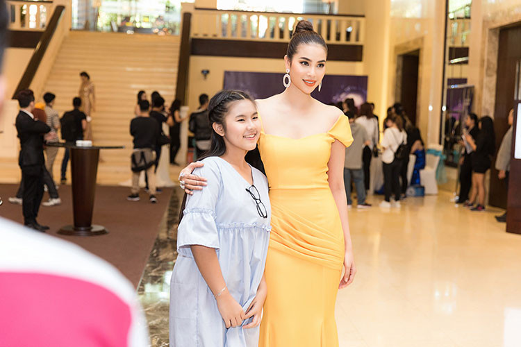  Hình ảnh Phạm Hương xinh đẹp và thân thiện tại sự kiện.