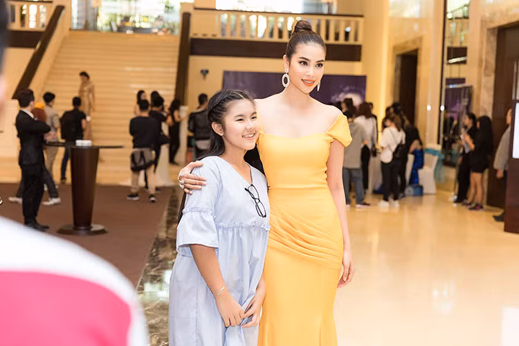  Hình ảnh Phạm Hương xinh đẹp và thân thiện tại sự kiện.