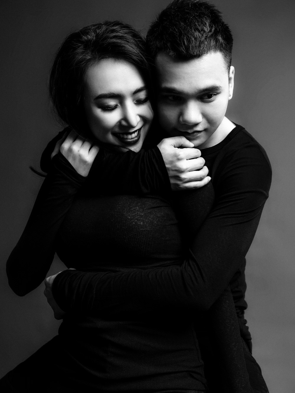 Lễ cưới của Khắc Việt sẽ có sự tham dự của nhiều khách mời nổi tiếng như vợ chồng Tuấn Hưng, Trung Quân Idol, Phạm Quỳnh Anh, Hồ Quang Hiếu, Bảo Anh, Quang Hà, Bích Phương, Hương Tràm, Đăng Khôi, Cao Thái Sơn...