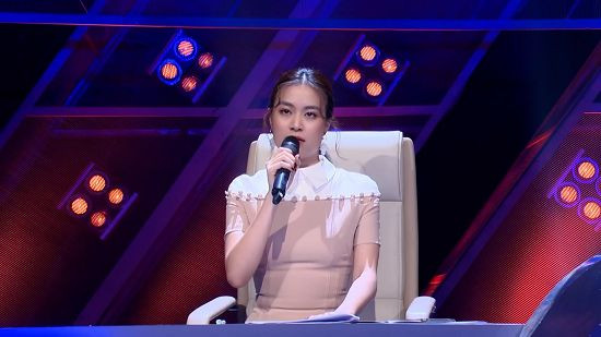 Trong hiệp đấu song ca duy nhất giữa hai cặp thí sinh Quốc Anh - Quốc Đạt và Hoàng Phương - Quốc Trung, bộ đôi cũng liên tục tranh cãi. Hoàng Thùy Linh thẳng thắn tuyên bố: “Khác biệt duy nhất nhưng quá lớn giữa hai đội chính là đẳng cấp”. Nữ Oraz nhận xét: “Đáng ra các em nên chọn vào đội của chị. Chị rất thương bọn em. Cách hát này có thể gãi cho người ta bớt ngứa được nhưng cách hát của team Hoàng Thuỳ Linh có thể chữa được bệnh”.