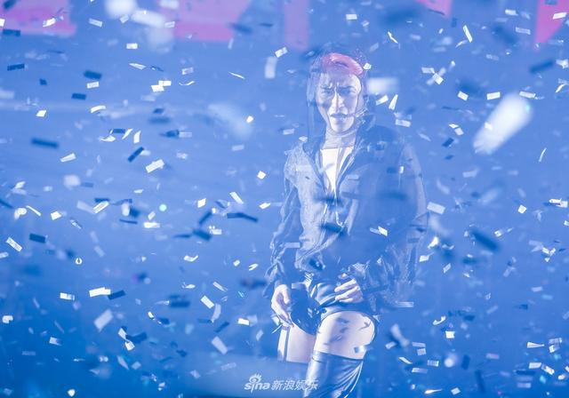 Nhiều người cho rằng đây là cách mà Trần Chí Bằng gây sự chú ý từ khán giả.