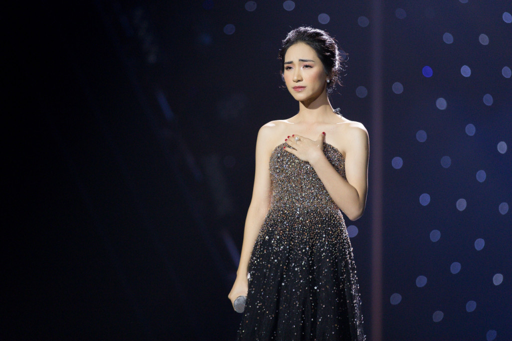 Hoa Minzy xong vao hau truong dem nhac co BTS gay buc xuc-Hinh-8