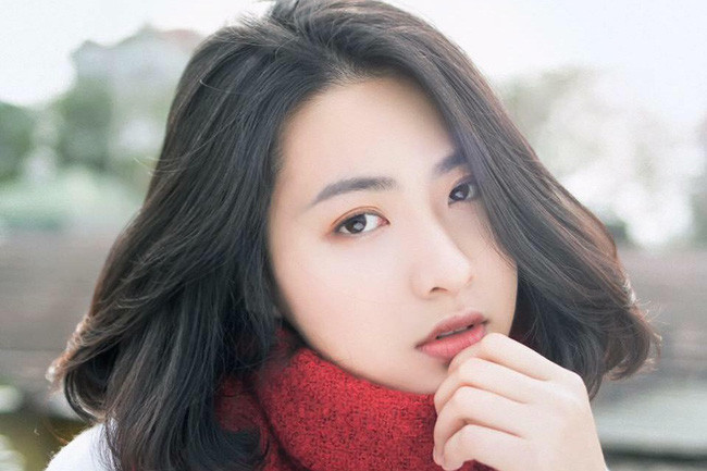 Minh Trang ngoài trông trẻ trung và xinh đẹp.