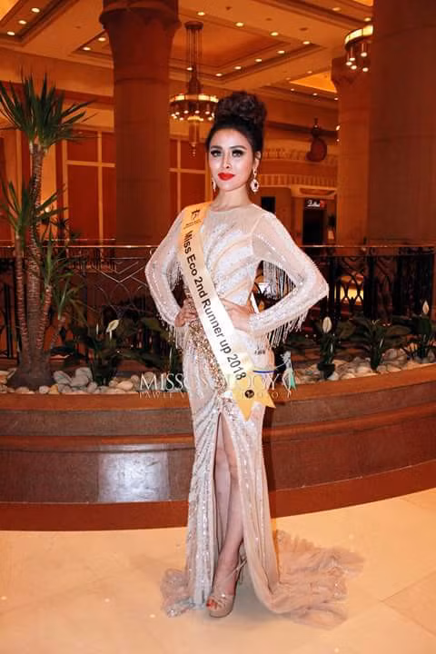 Được biết trong đêm chung kết vừa qua, Thư Dung đã diện một bộ cánh của nhà mốt này.