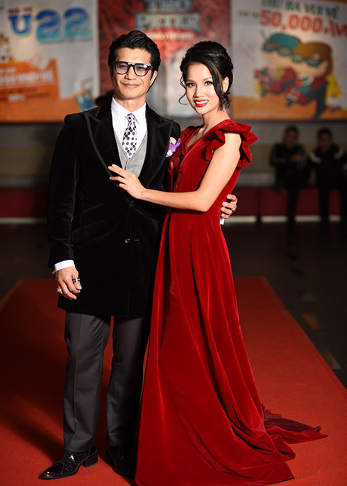 Vợ chồng Dustin Nguyễn - BeBe Phạm trong buổi họp báo ra mắt phim. Ảnh: ĐPCC