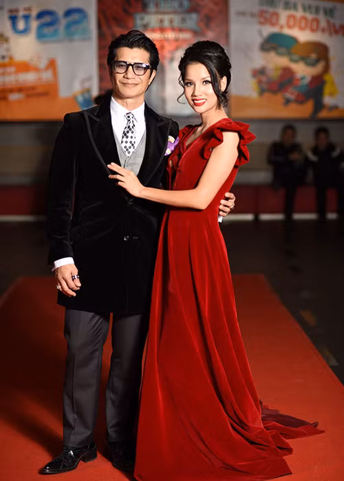 Vợ chồng Dustin Nguyễn - BeBe Phạm trong buổi họp báo ra mắt phim. Ảnh: ĐPCC