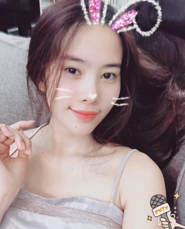 Hiện Nam Em đã xoá bỏ dòng trạng thái cập nhật tình trạng sức khoẻ ở trang cá nhân Instagram và giữ lại hình ảnh mới nhất được cô đăng tải cách đây 6 ngày.