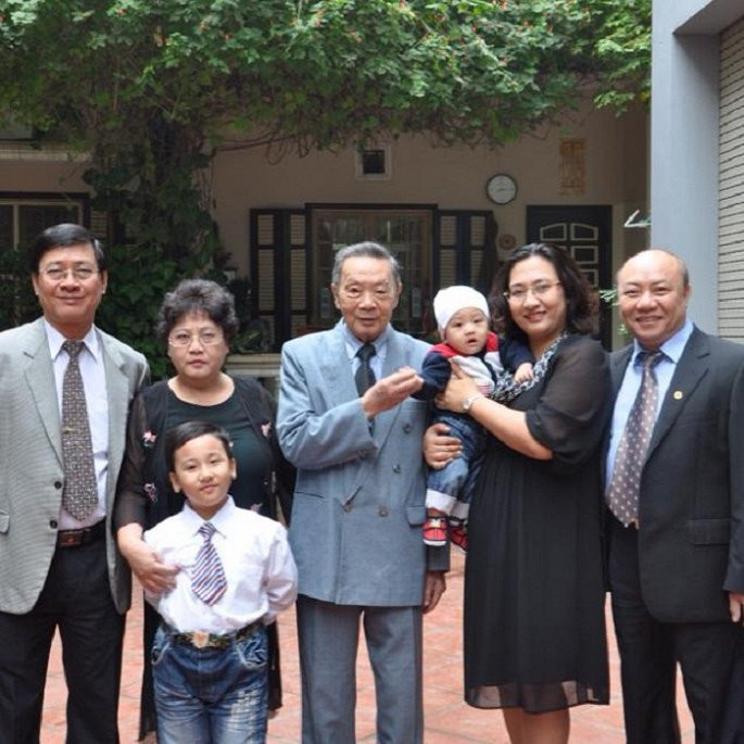 Gia đình hạnh phúc của BTV Vân Anh.