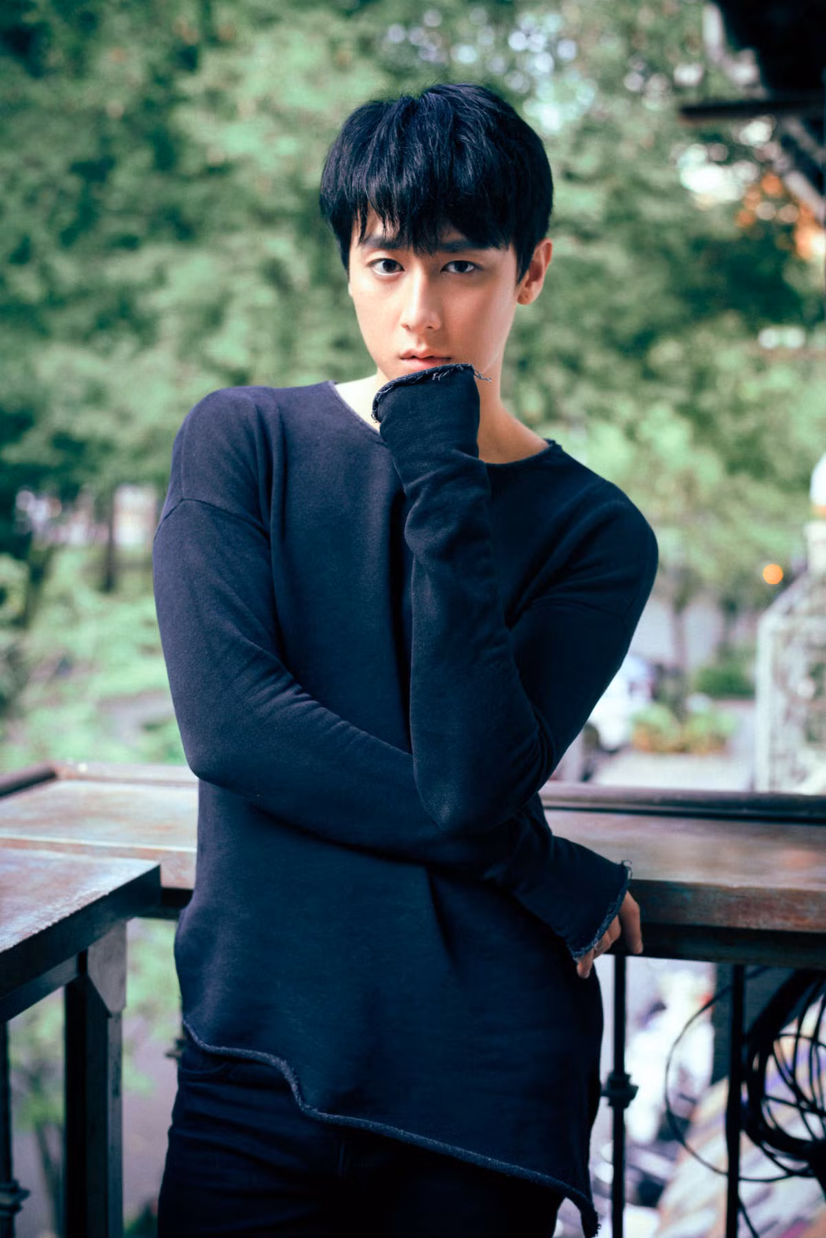 Rocker Nguyễn nói danh xưng "soái ca" do fan dành tặng khiến anh xấu hổ vì bản thân còn nhiều thiếu sót.