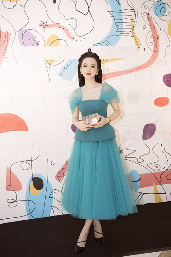 Angela Phuong Trinh deo trang suc 1 ty di su kien