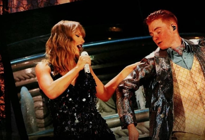 Hình ảnh trước đó của Taylor Swift và nam vũ công khiến cô bị ngã.