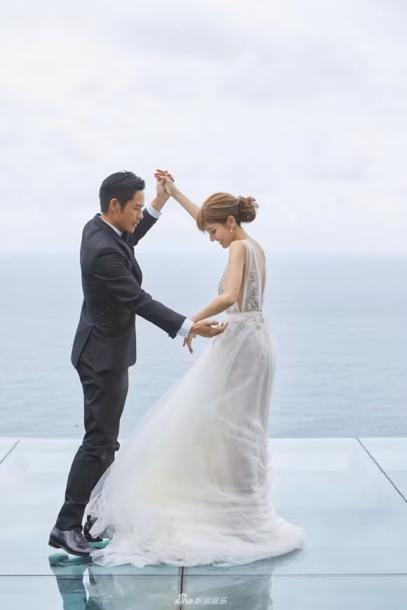 Anh cuoi lang man cua Trinh Gia Dinh va Hoa hau Tran Khai Lam-Hinh-2