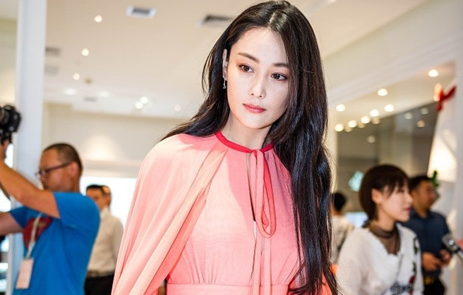 Truong Hinh Du khoe nhan kim cuong sau tuyen bo ket hon-Hinh-3