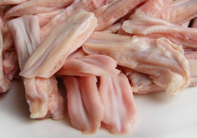 Lưỡi vịt trên thị trường có giá dao động từ 200.000-450.000 đồng/kg tùy loại.