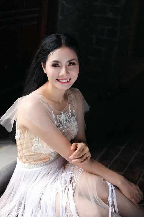 Tuy nhiên, Nguyệt Anh cũng bày tỏ, dù mặc gì, trang điểm thế nào đi chăng nữa thì Nguyệt Anh vẫn là "gái quê" trong tâm hồn, cách sống.