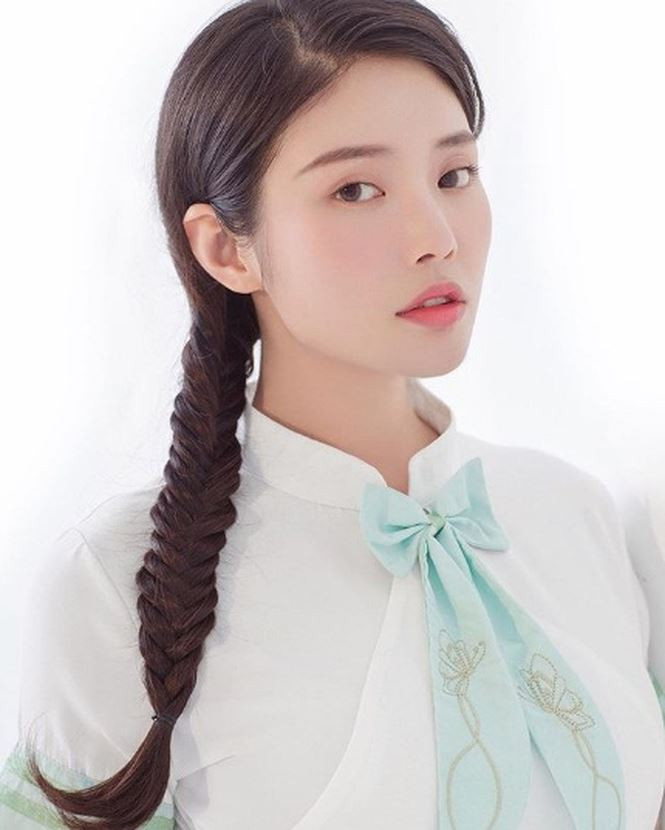 Mỹ nhân U30 trẻ trung như nữ sinh.