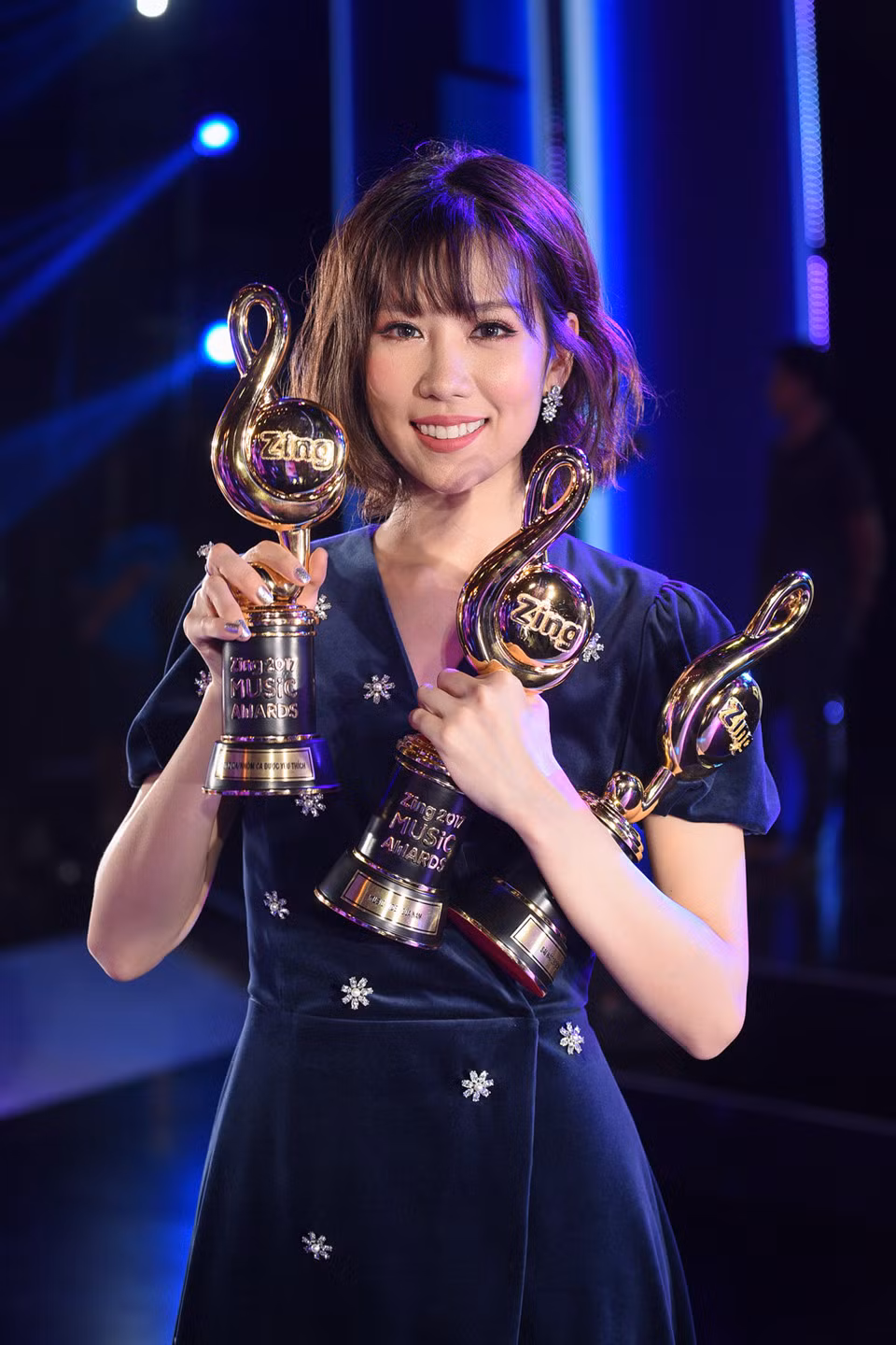 Kết thúc lễ trao giải ZMA 2017, Min hứa năm 2018 sẽ dồn toàn lực vào âm nhạc và sẽ "bùng nổ" hơn nữa với nhiều ca khúc ấn tượng khác. Cô tiết lộ trước khi Min tới tham dự đêm trao giải bố cô đã vui vẻ nhắn nhủ con gái hãy mang cúp chiến thắng về nhà.