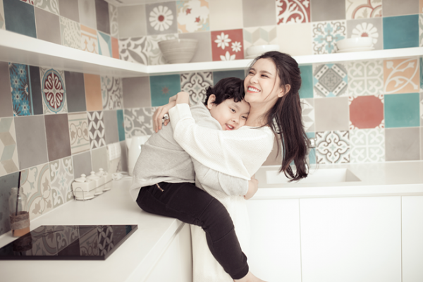 Sau chuyến nghỉ ngơi cùng con trai, Trương Quỳnh Anh sẽ thu xếp lên đường sang Thái Lan để thực hiện một MV ca nhạc mới mà nhạc sĩ Phúc Trường sáng tác riêng cho cô.