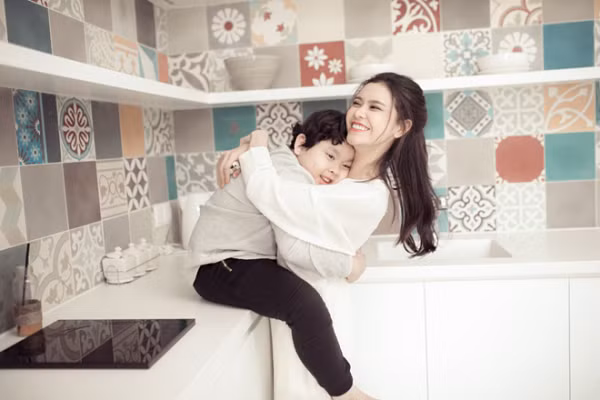 Sau chuyến nghỉ ngơi cùng con trai, Trương Quỳnh Anh sẽ thu xếp lên đường sang Thái Lan để thực hiện một MV ca nhạc mới mà nhạc sĩ Phúc Trường sáng tác riêng cho cô.