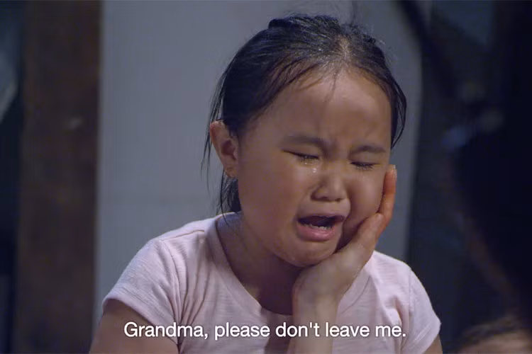 Bé Minh Thư từng gây xúc động với bộ phim "Nắng" cũng trở lại trong "Hoán đổi". Bộ phim "Hoán đổi" do Võ Thanh Hòa đạo diễn sẽ công chiếu tại tất cả các rạp trên toàn quốc vào ngày 31/8.