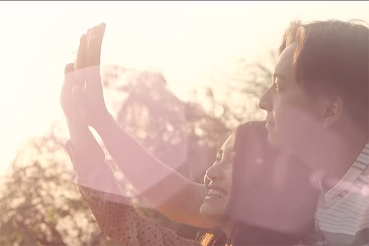 Còn Ngô Kiến Huy vào vai chàng nhạc sĩ Minh Thắng - người yêu cũ của Tiên Tiên và Tina (Mai Bảo Ngọc) - địch thủ của Tiên Tiên.