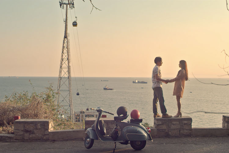 Trong phim, diễn viên Nhã Phương vào vai Tiên Tiên - cô nàng ca sĩ có giọng hát hay từng đứng trên đỉnh vinh quang nhưng hết thời phải đi tìm lại ánh hào quang của mình.