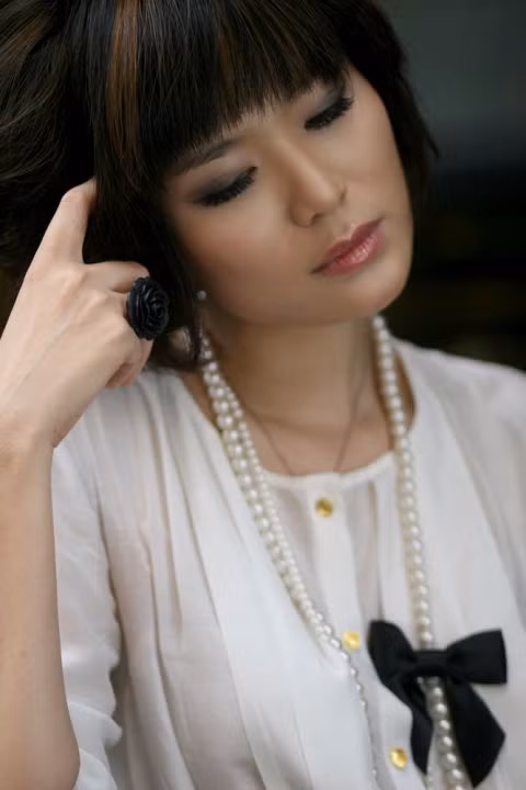 Thu Thủy kết hôn ở tuổi 26, tuy nhiên, chỉ ba năm sau, cô đệ đơn ly dị chồng. Hôn nhân không êm đềm của Hoa hậu Việt Nam 1994 từng là tâm điểm bàn tán từ dư luận trong một thời gian dài.