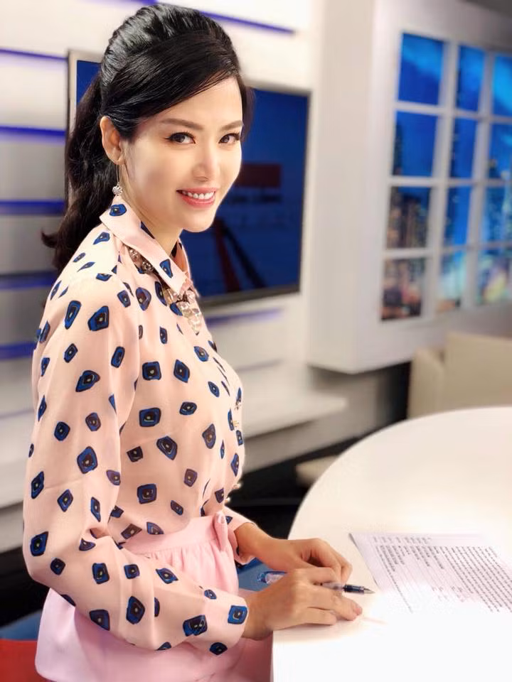 Hiện tại, cô ít tham gia showbiz mà dành thời gian kinh doanh và làm MC truyền hình.