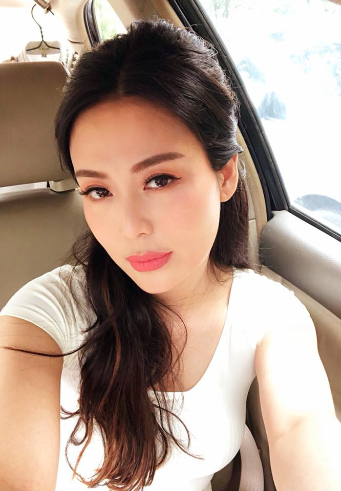 Dù đã 24 năm kể từ khi đăng quang Hoa hậu Việt Nam 1994 nhưng Hoa hậu Thu Thủy vẫn giữ được thần thái quyến rũ, thu hút ánh nhìn mỗi lần xuất hiện.