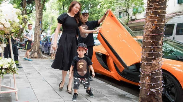 Gia đình đang vô cùng bức xúc về việc phía nhà trường không đưa ra được 1 câu giải thích thỏa đáng cho vụ việc trên.