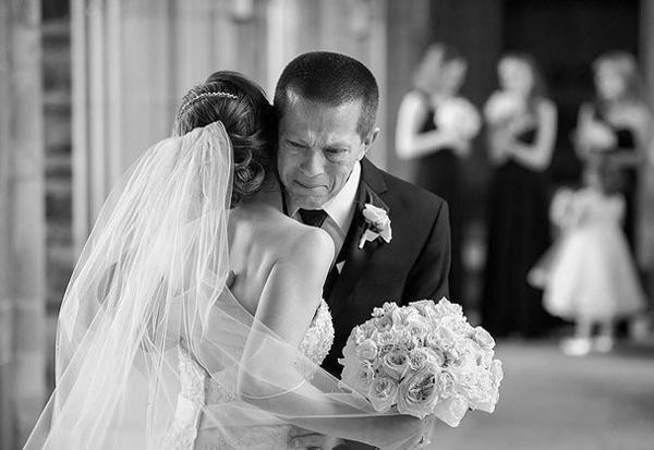 Con gái là mối làm ăn lỗ vốn lớn nhất trong cuộc đời bố mẹ. Ảnh minh họa