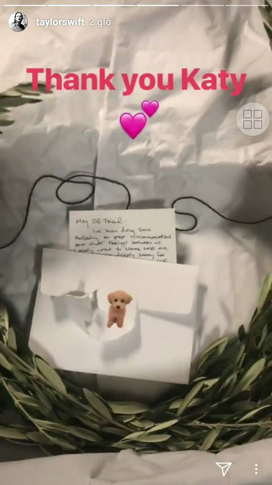 Món quà làm lành đầy chân thành mà Katy Perry gửi Taylor Swift trước tour diễn Reputation Stadium.