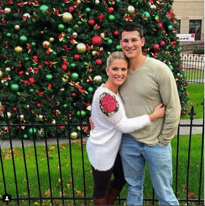 Cặp đôi quen nhau từ cuối năm 2016. Chính Conner là người đồng hành, động viên bạn gái tham gia và chiến thắng cuộc thi Hoa hậu bang Nebraska 2018.