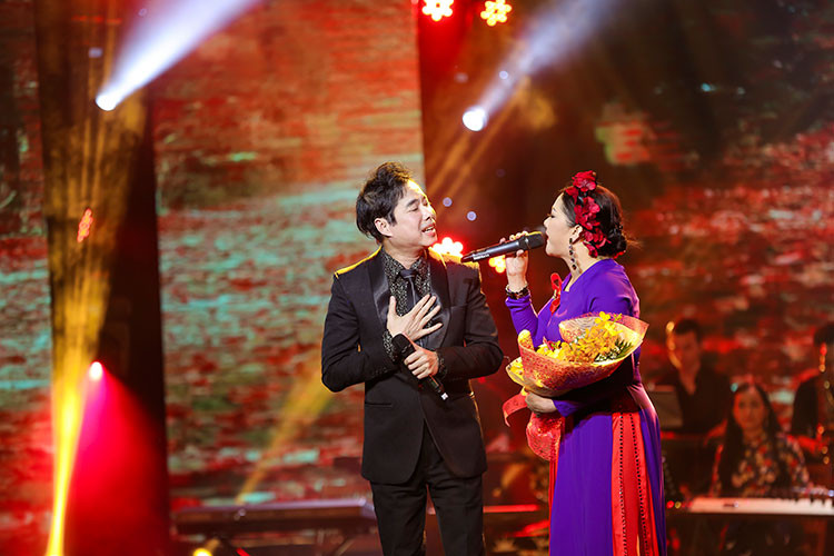 Đặc biệt, điểm nhấn trong chương trình là màn song ca của Như Quỳnh và Ngọc Sơn. Đây cũng là lần đầu tiên hai người hát chung trên sân khấu.