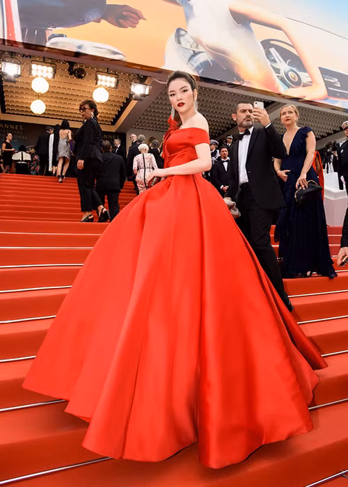 Hình ảnh Lý Nhã Kỳ trên thảm đỏ Cannes 2018. Trông cô xinh đẹp như một nàng công chúa.